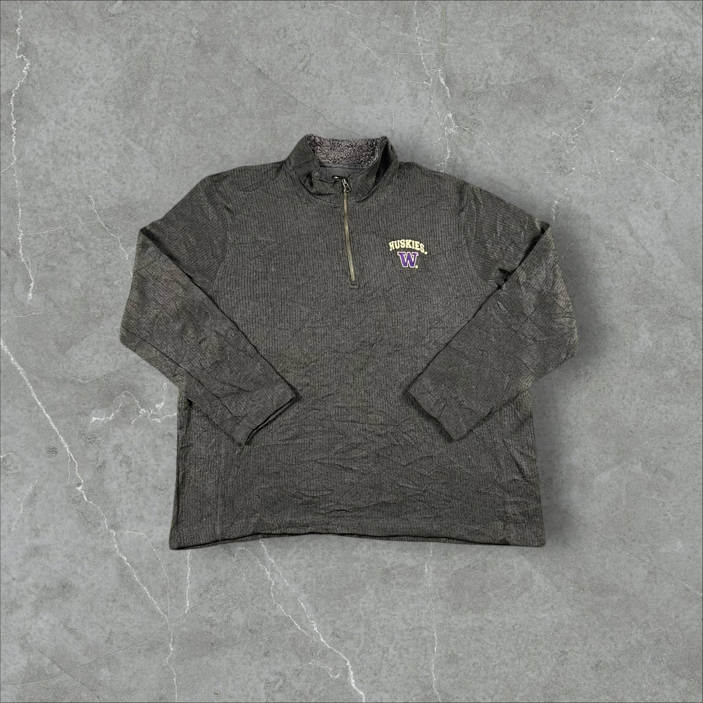 Pile vintage Champion Washington Huskies Champion