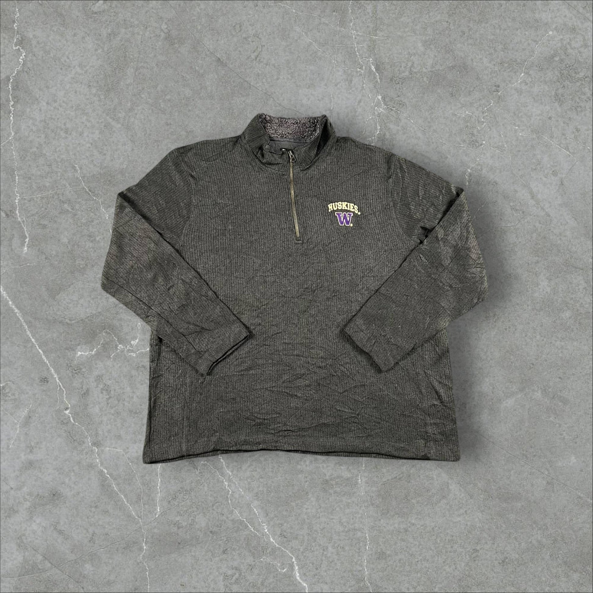 Pile vintage Champion Washington Huskies Champion