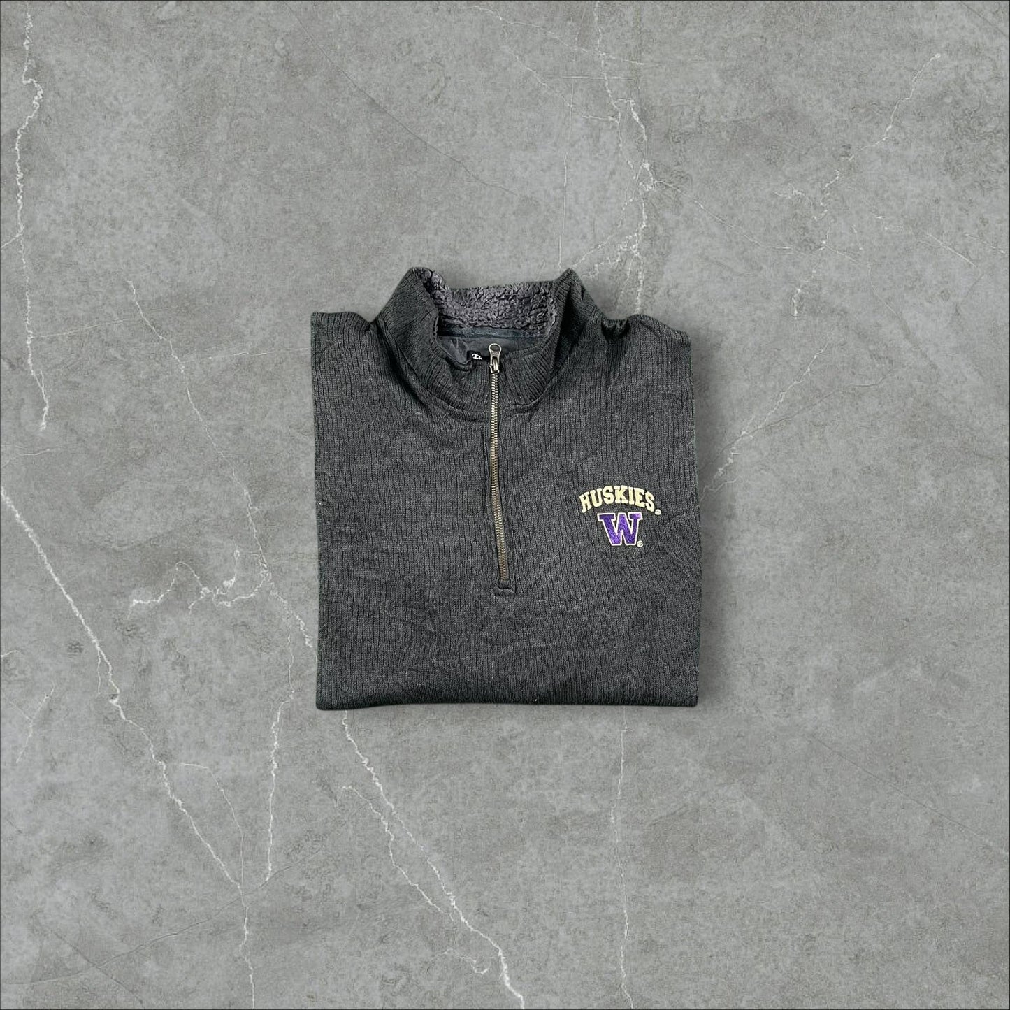 Pile vintage Champion Washington Huskies Champion