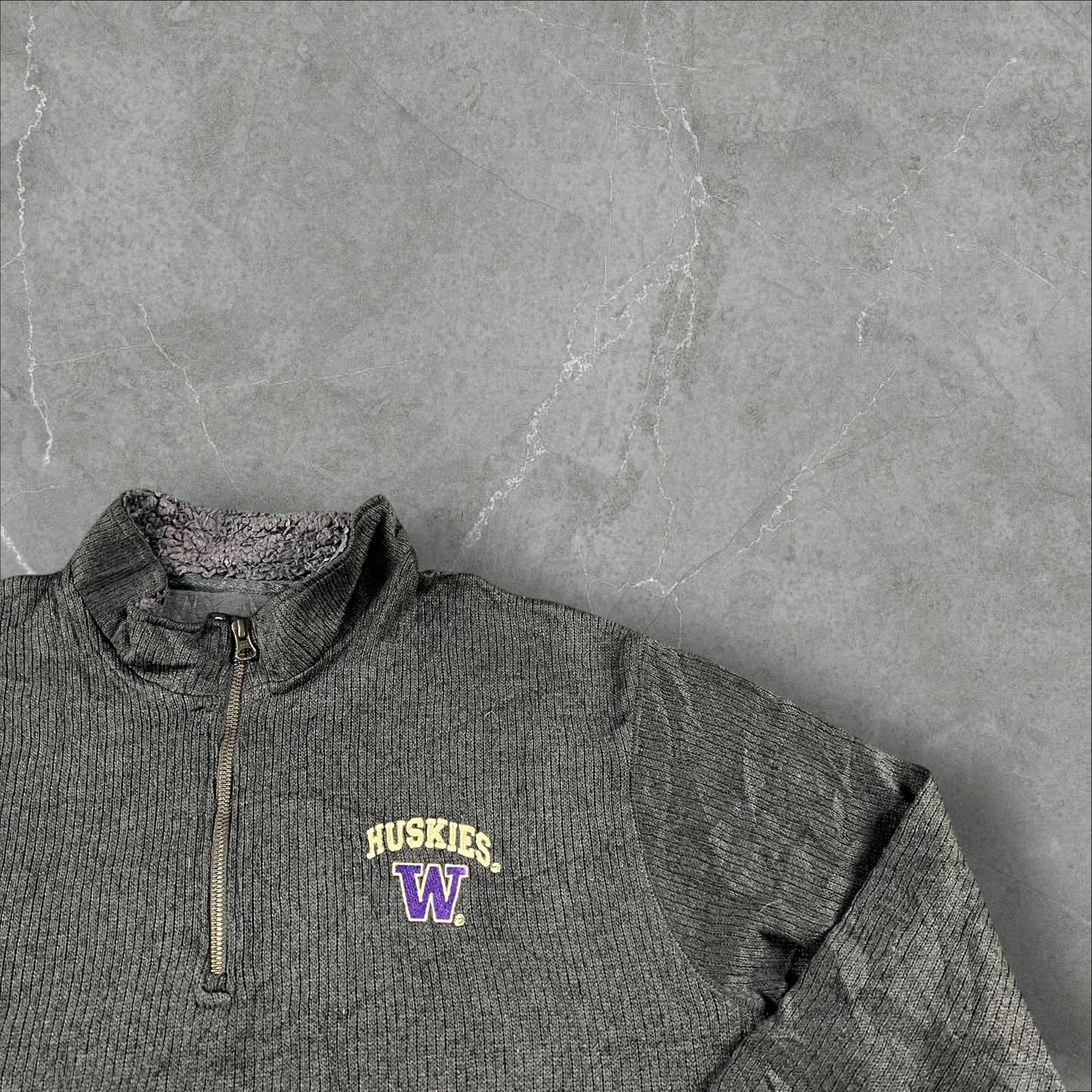 Pile vintage Champion Washington Huskies Champion