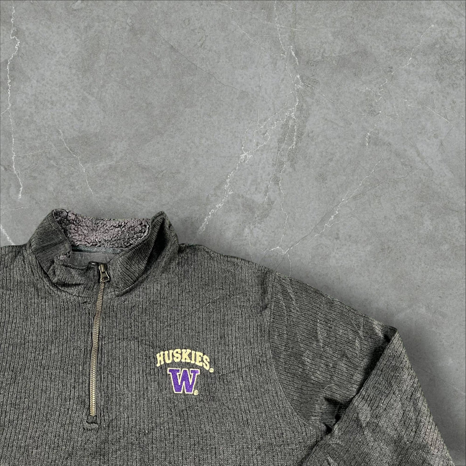 Pile vintage Champion Washington Huskies Champion