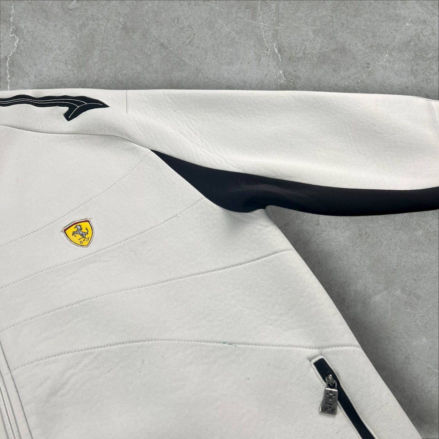 Felpa vintage Puma x Scuderia Ferrari Formula 1 in Edizione Limitata Ferrari